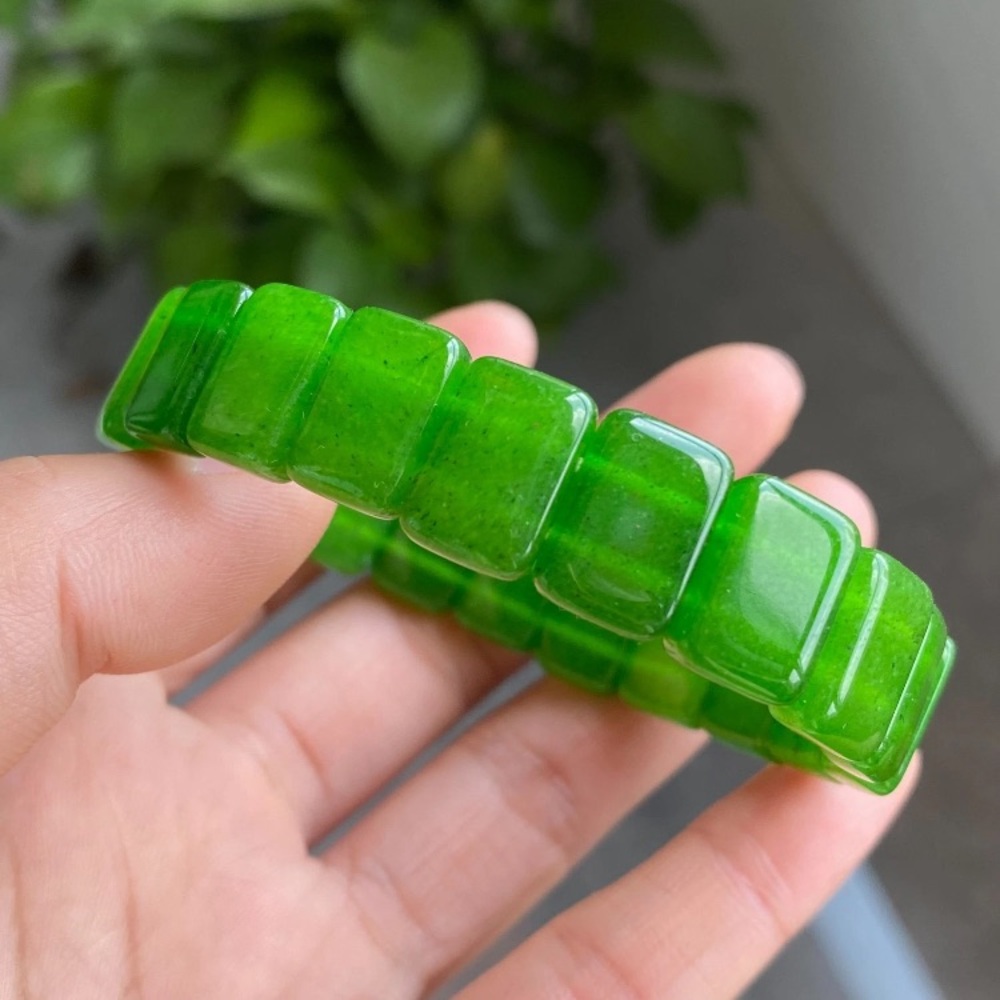 GENUINE 100% NATURAL Emerald Green Jadeite Jade Bangle Bracelet (GRADE A) - Picture 2 of 9